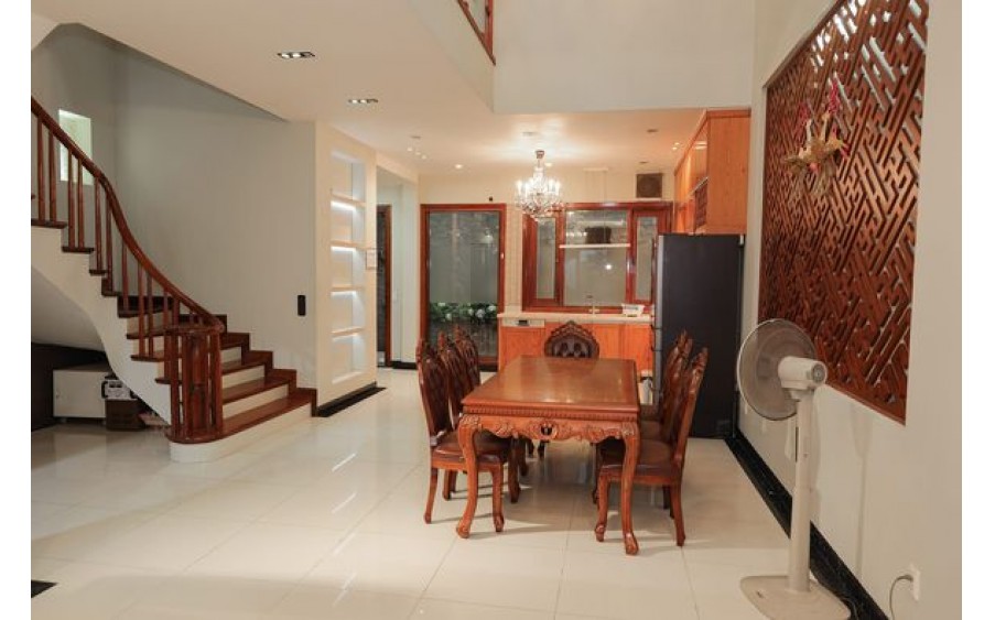 Cho thuê tòa nhà phố Đào Tấn, Cống Vị, Ba Đình, Hà Nội. Dt : 90 m2 x 5 tầng, 30 triệu/tháng.